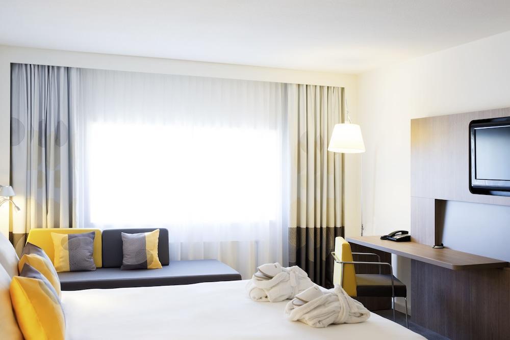 Novotel World Forum Hotel 4*